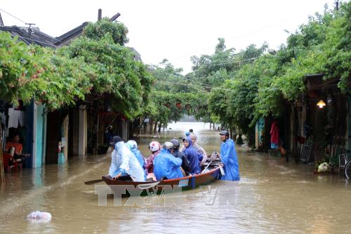 Mưa lớn từ Hà Tĩnh đến Quảng Ngãi, cảnh báo lũ quét trên các sông